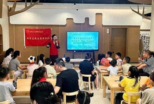 我要配资网 赤壁：在快乐中学习 在陪伴中成长